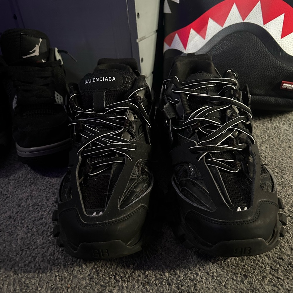 Balenciaga Tracks black on black  (No led)